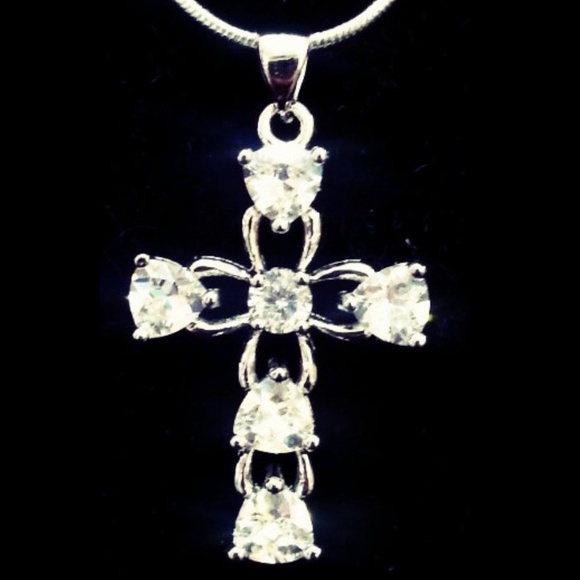 DELICATE CZ CROSS - Picture 3 of 3